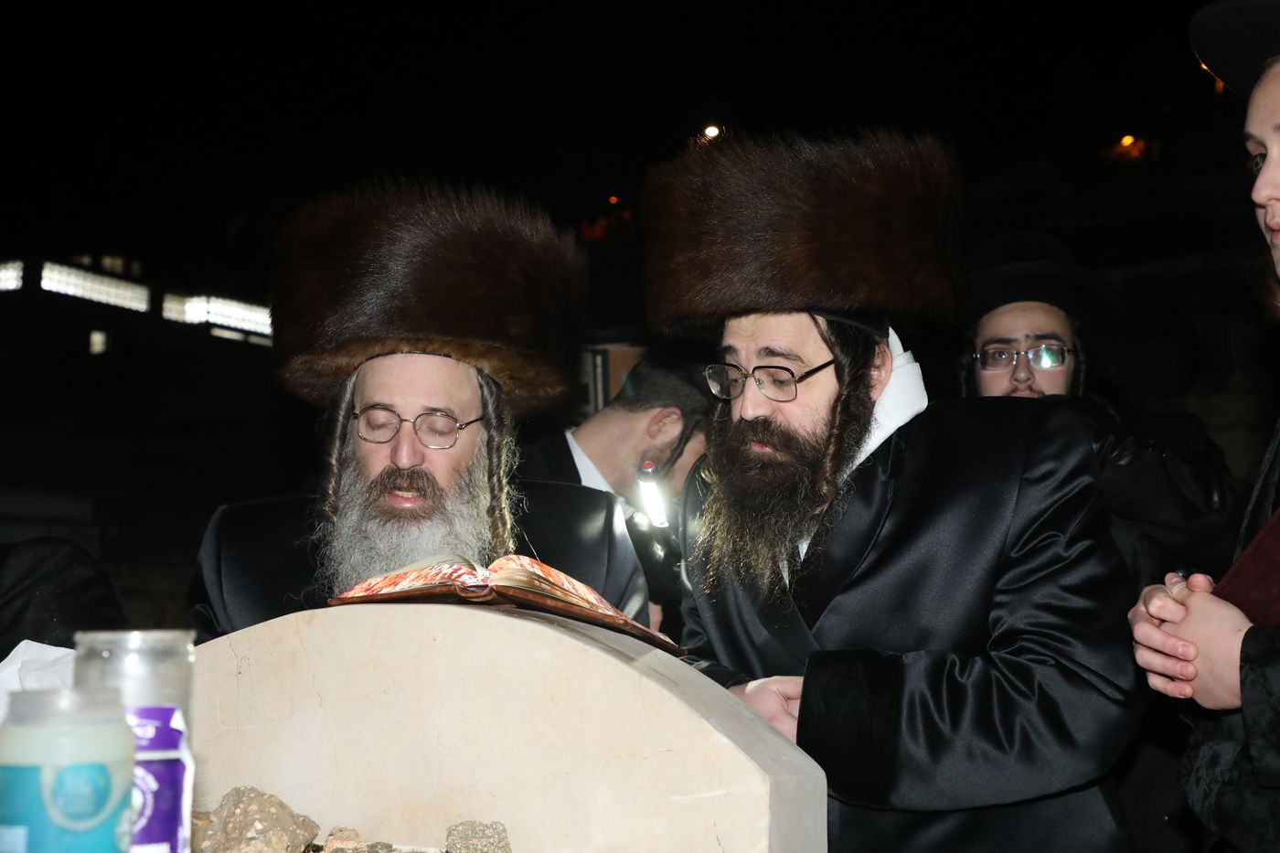 האדמו"רים מזוטשקא אמסנא עלו לציון אביהם