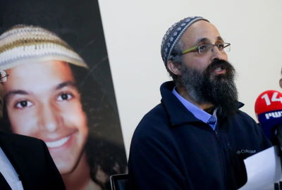 אברהם סנדק, אבי של אהוביה במסיבת העיתונאים