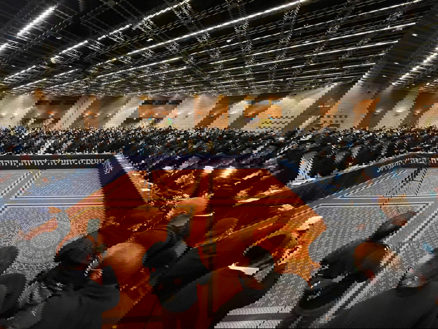 הרבנים בכנס חירום נגד הרפורמות בדת; 'אל תגעו במשיחי'