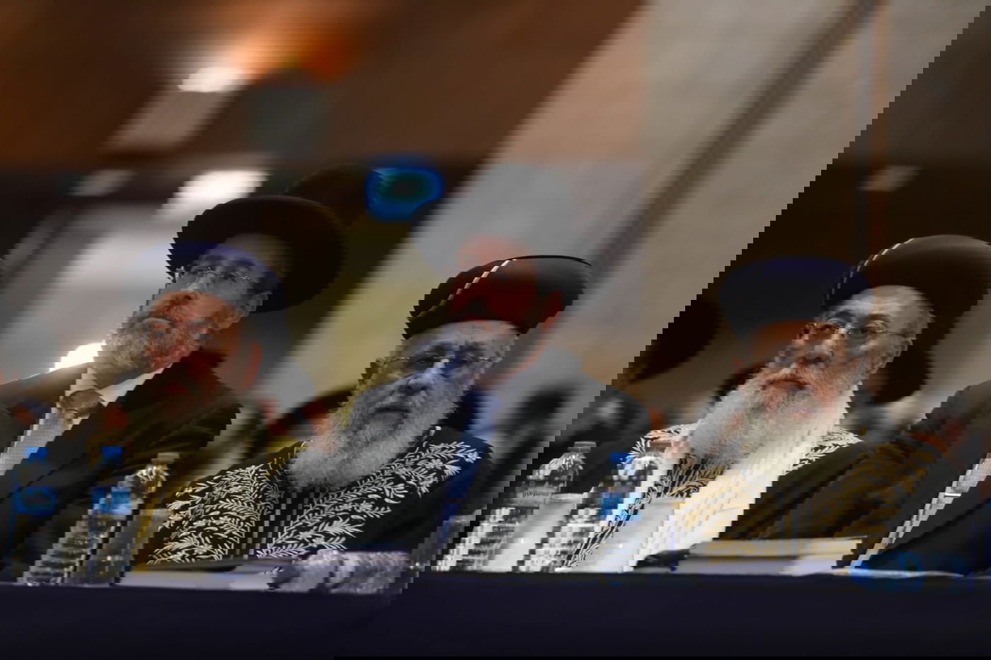 הרבנים בכנס חירום נגד הרפורמות בדת; 'אל תגעו במשיחי'