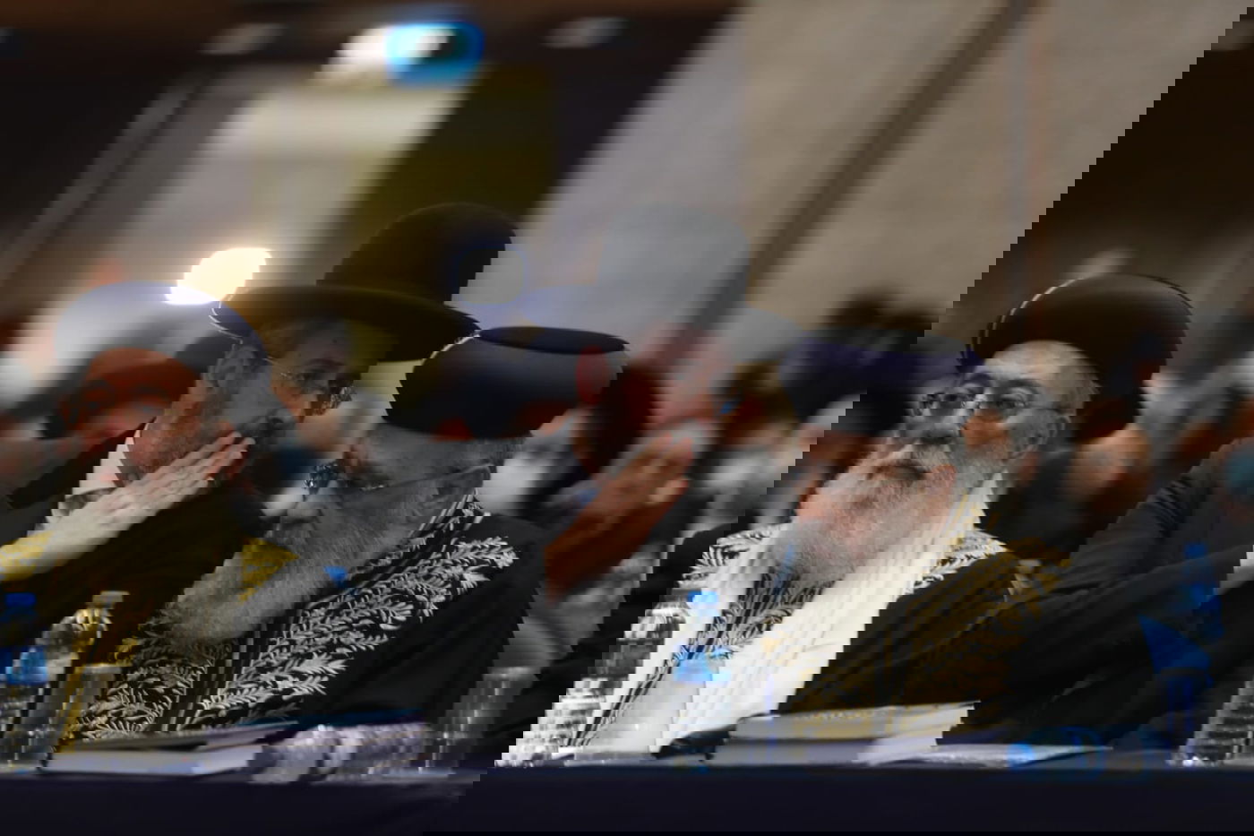 הרבנים בכנס חירום נגד הרפורמות בדת; 'אל תגעו במשיחי'