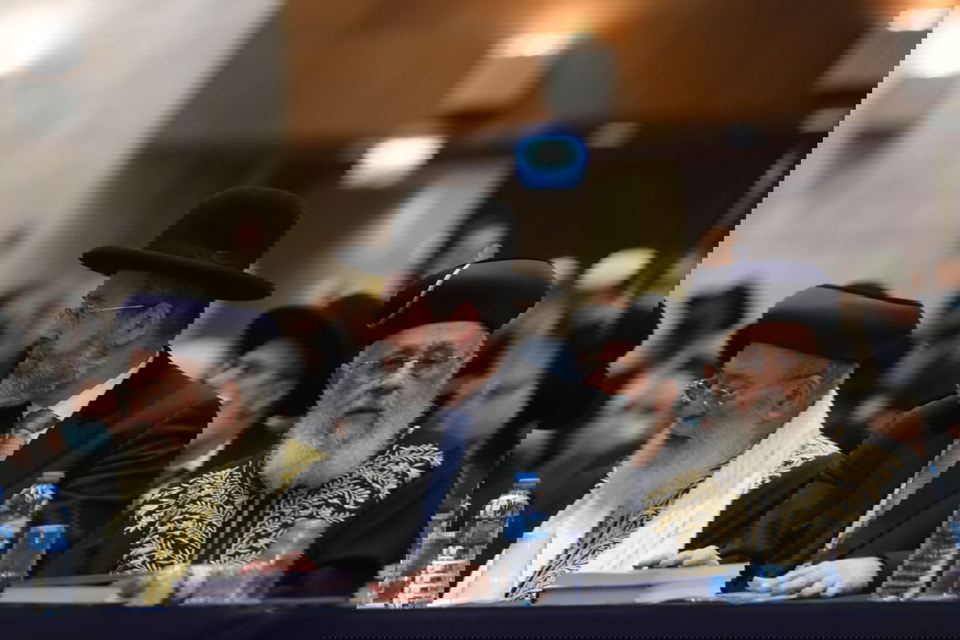 הרבנים בכנס חירום נגד הרפורמות בדת; 'אל תגעו במשיחי'