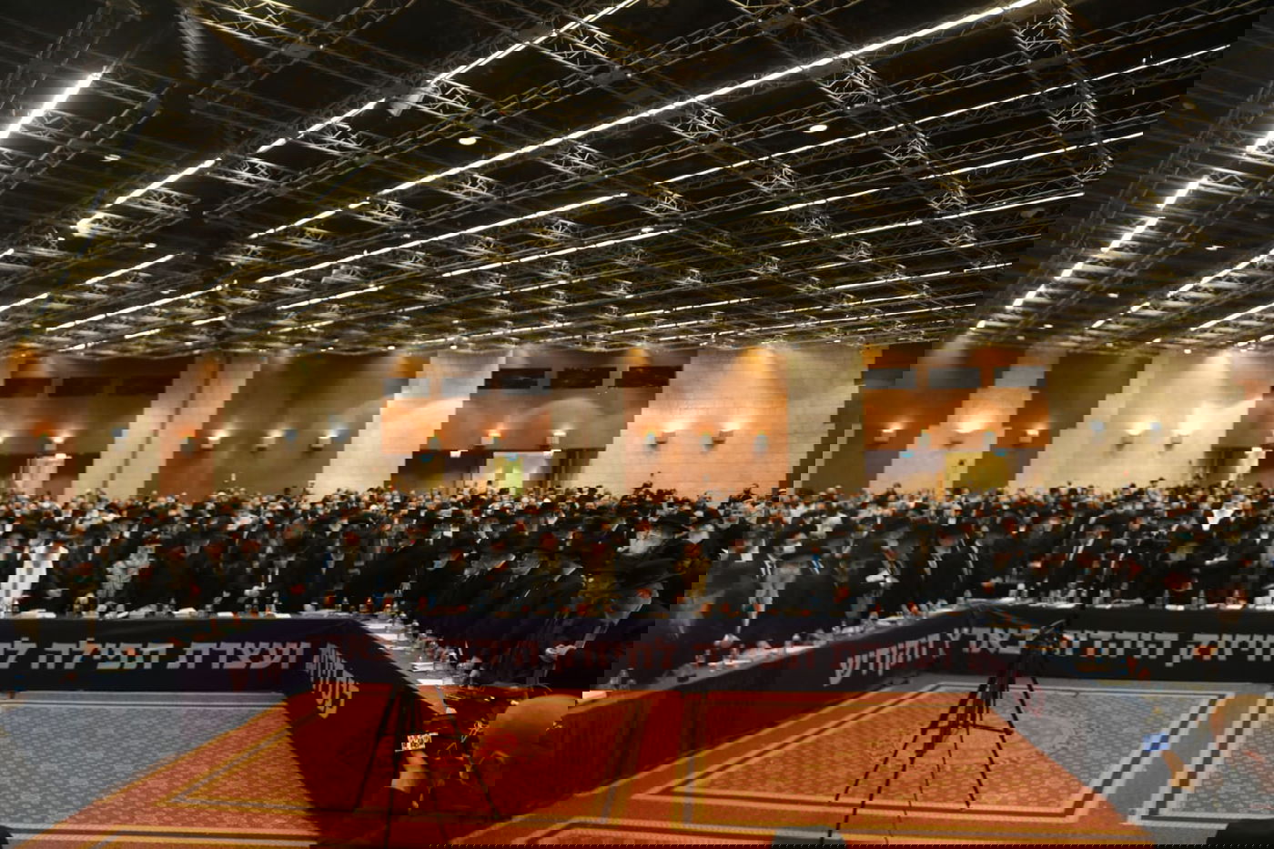 הרבנים בכנס חירום נגד הרפורמות בדת; 'אל תגעו במשיחי'