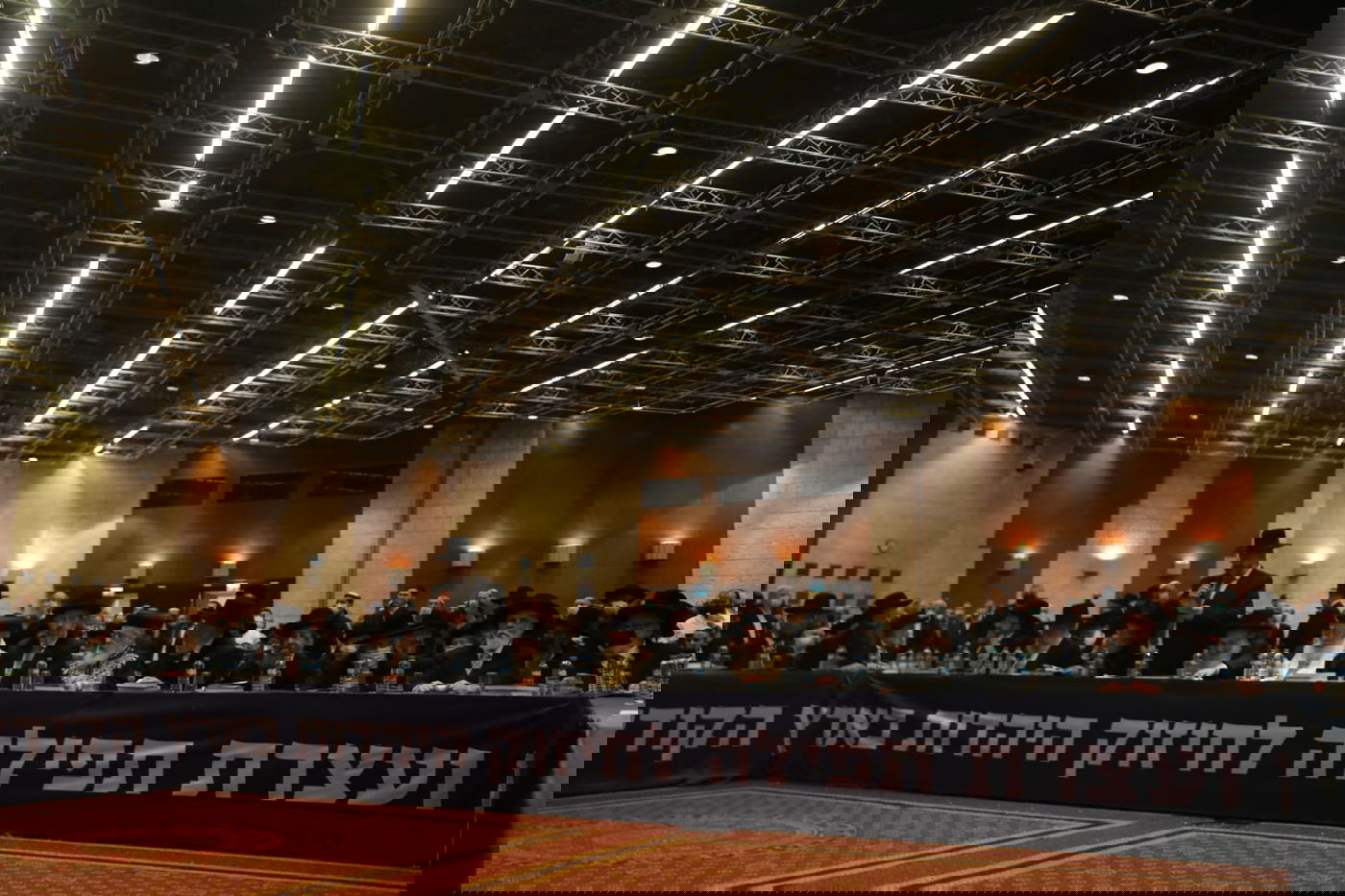 הרבנים בכנס חירום נגד הרפורמות בדת; 'אל תגעו במשיחי'