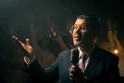 קובי גרינבוים בסינגל קליפ חדש: כי תעבור במים