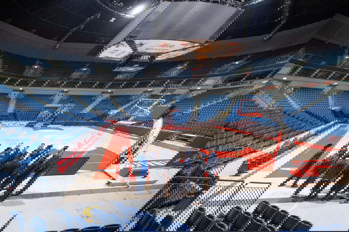 צוות ההפקה וראשי דרשו בסיור אמש בהיכלי ארנה כהערכות לקראת שני הסיומים שייערכו בחמישי ומוצ"ש