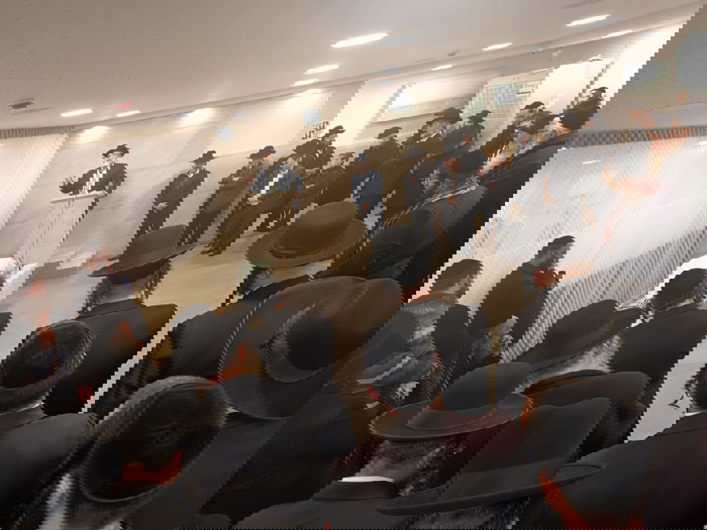 קורע לב: הלווית הילד החרדי שנספה בשריפה בביתו