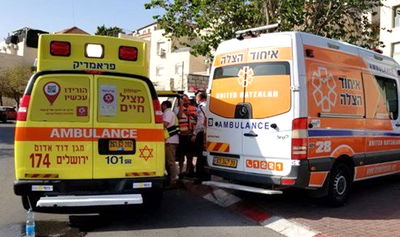 אמבולנס מד"א לצד אמבולנס איחוד הצלה