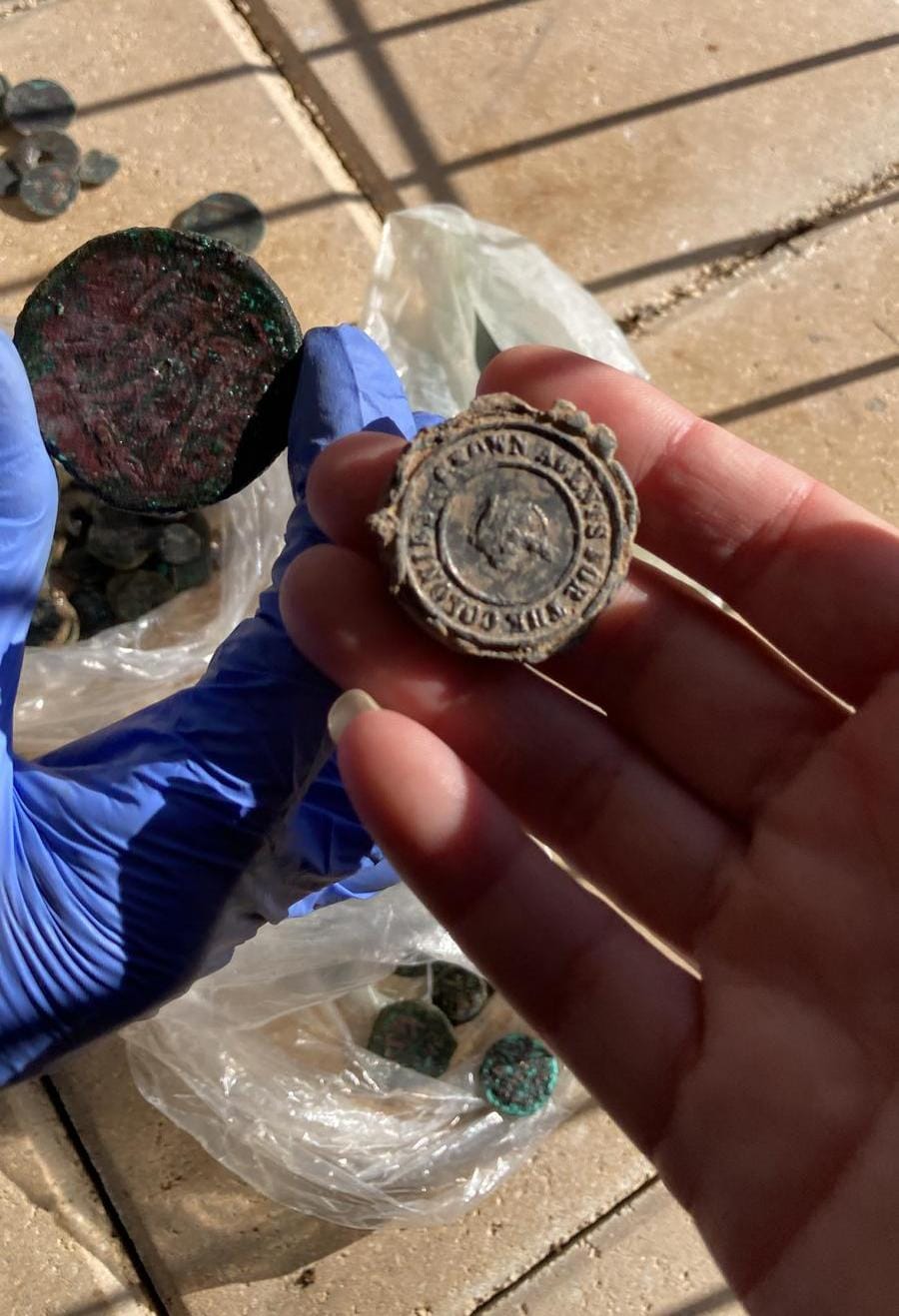 ביישוב ערבי: נתפסו מאות ממצאים ארכיאולוגים