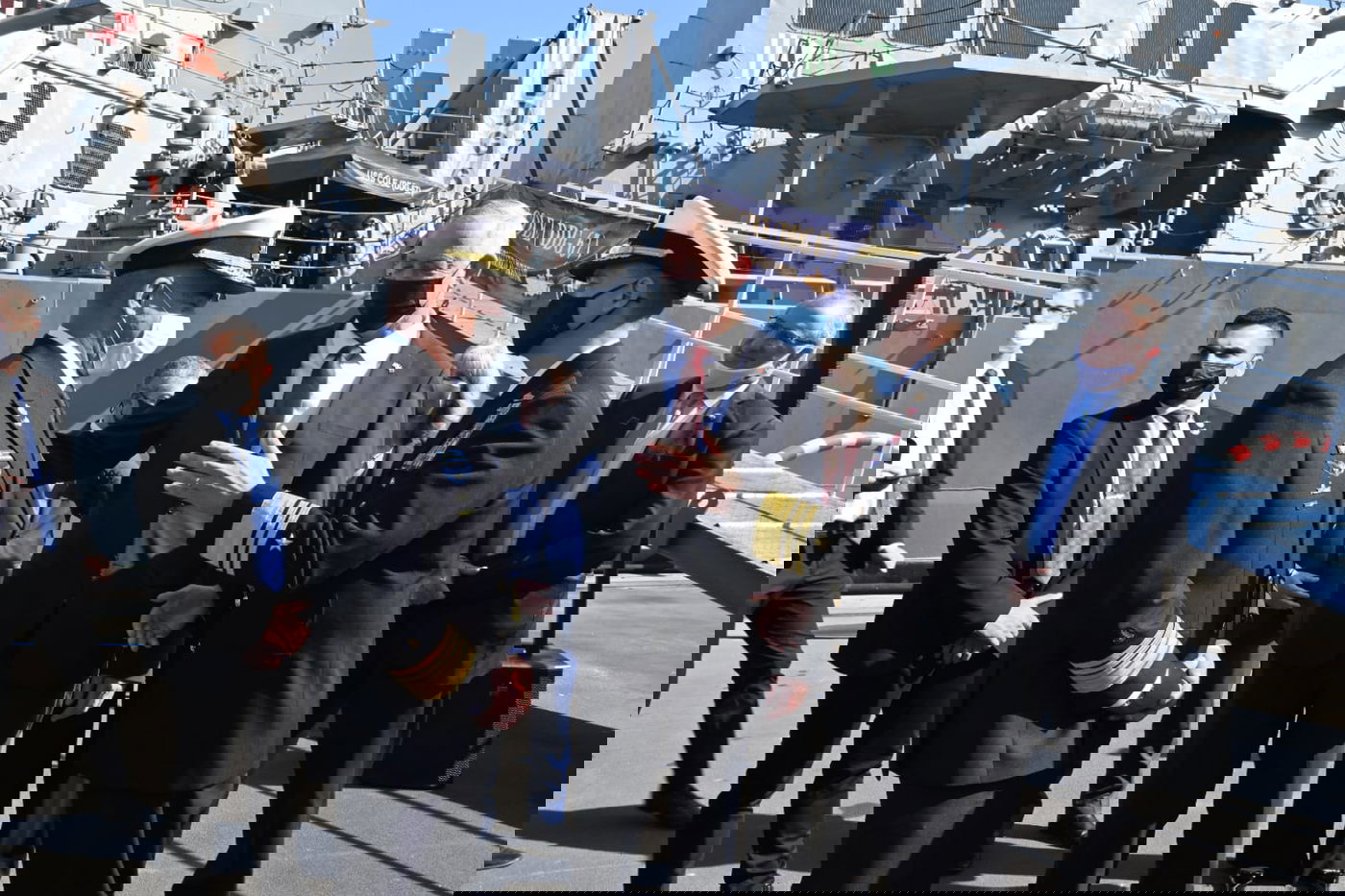 גנץ ביקר במפקדת הצי החמישי של ארה"ב