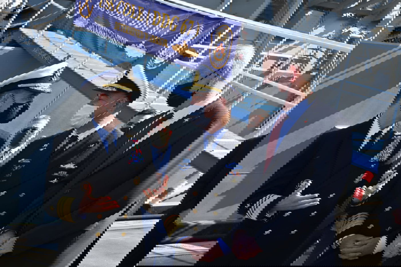 גנץ ביקר במפקדת הצי החמישי של ארה"ב