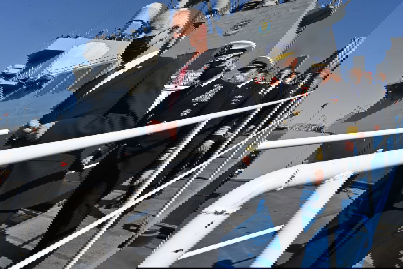 גנץ ביקר במפקדת הצי החמישי של ארה"ב