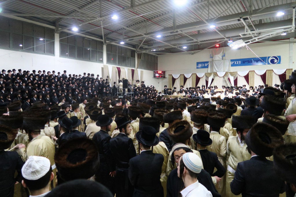 מאות בשמחת החתונה לנכד האדמו"ר מתוא"י