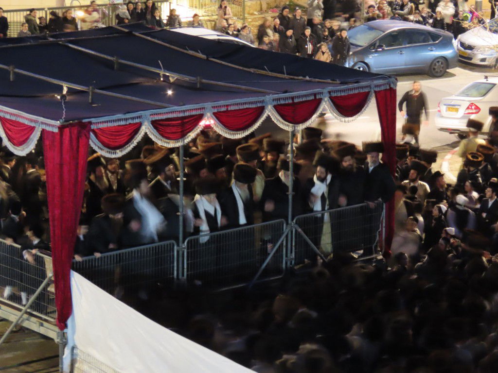 מאות בשמחת החתונה לנכד האדמו"ר מתוא"י