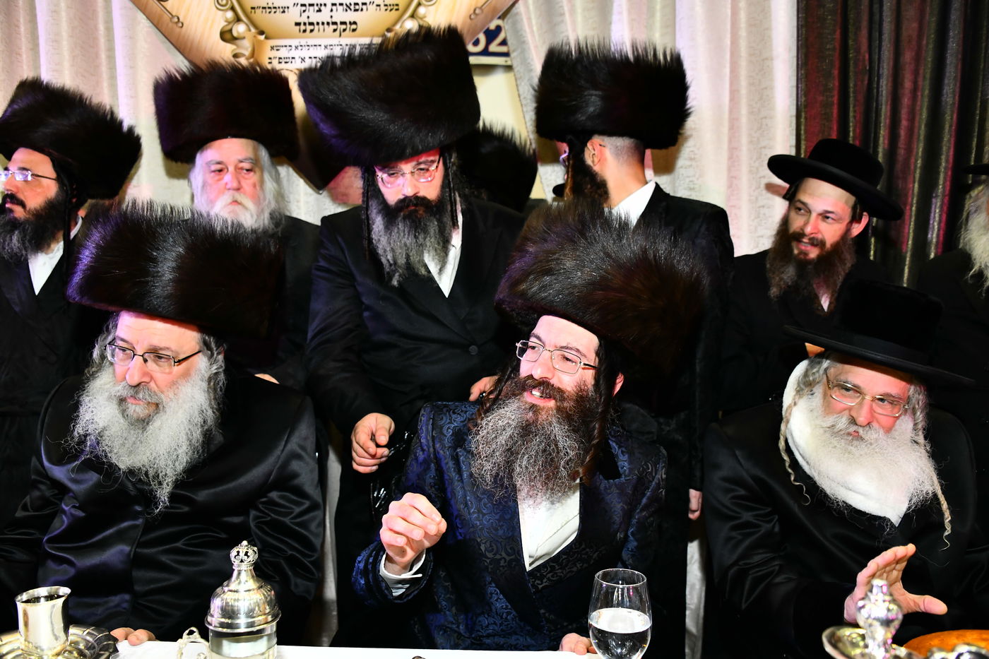 ברעננה הכניסו ספר תורה חדש לזכרו של האדמו"ר מקליוולנד