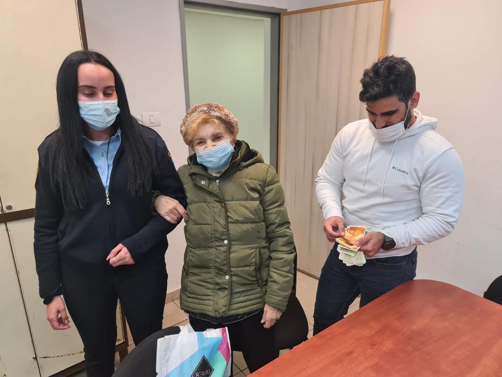 הכסף מוחזר לקשישה