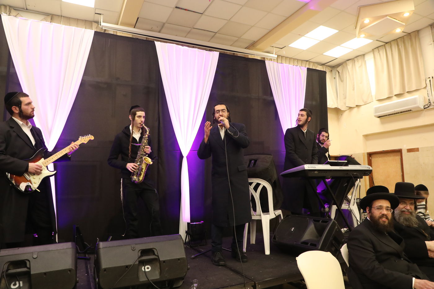 תיעוד: בחורי ישיבת 'תורת חיים' חגגו סיום מסכת