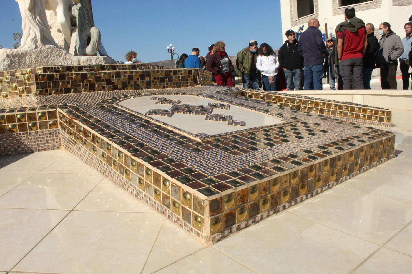 כיכר מפואר בכפר ע'ג'ר