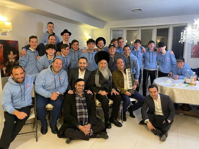 עשרות בחורים בהבדלה אצל מרדכי בן דוד • צפו