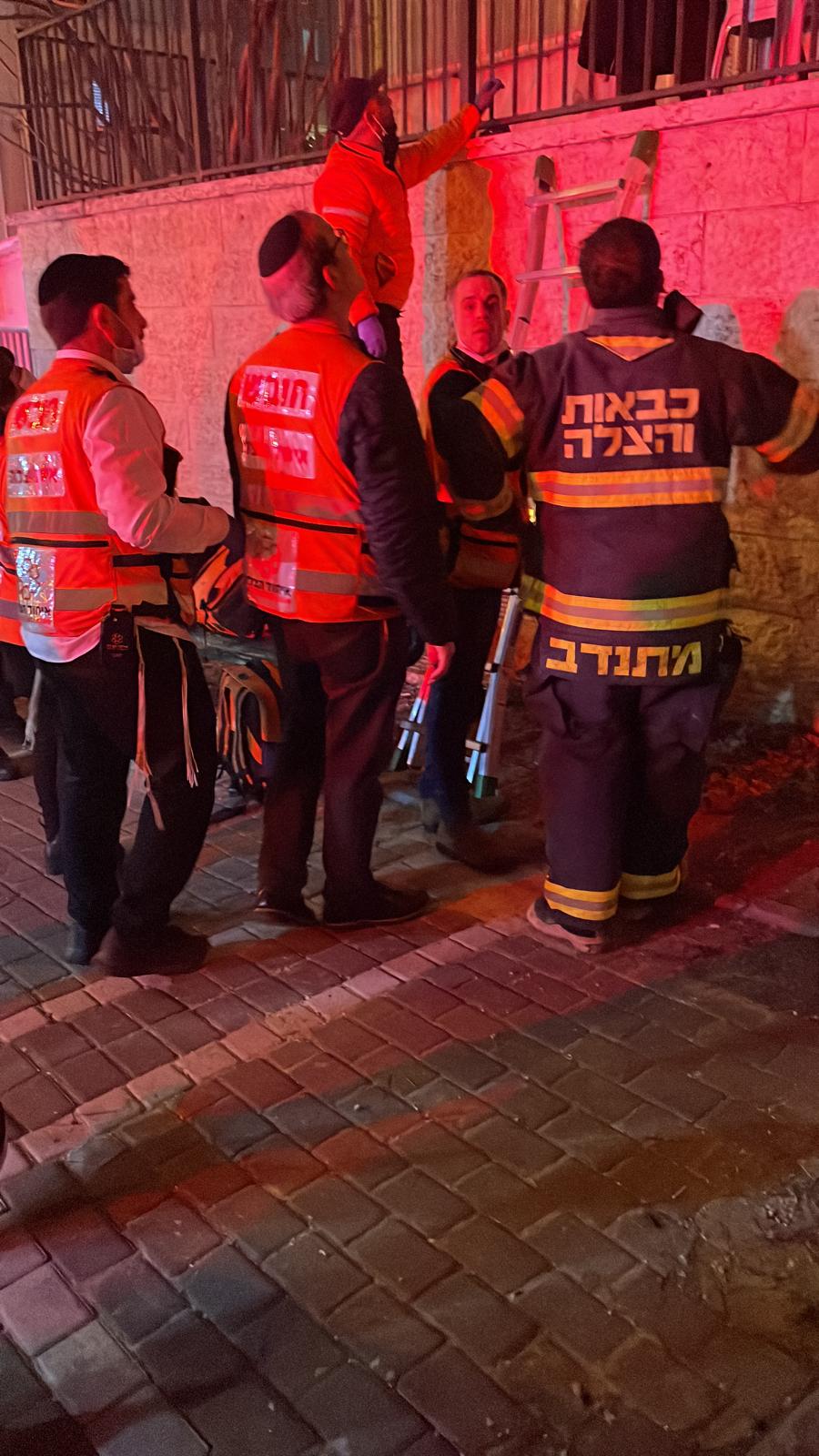 שריפה פרצה בבניין; "נגרם נזק כבד לרכוש"