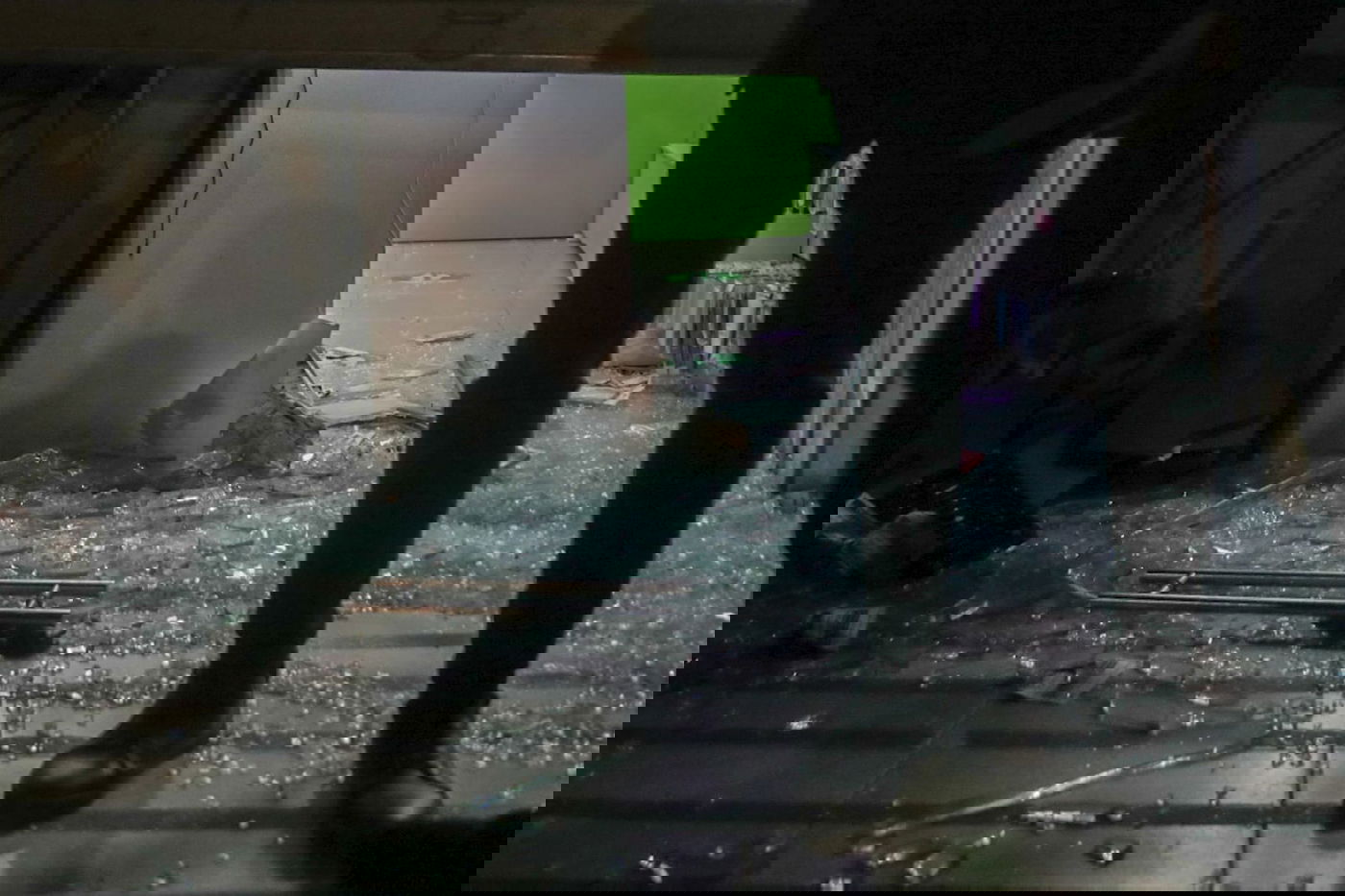 3 חנויות נכנעו, המפגינים התמקדו ברביעית