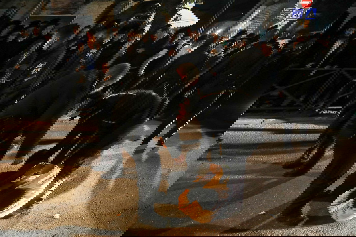 3 חנויות נכנעו, המפגינים התמקדו ברביעית