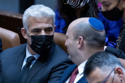 בנט ולפיד בשולחן הממשלה