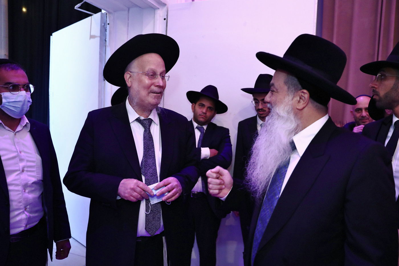 מזכה הרבים הרב יגאל כהן  חיתן את בתו הבכורה • תיעוד