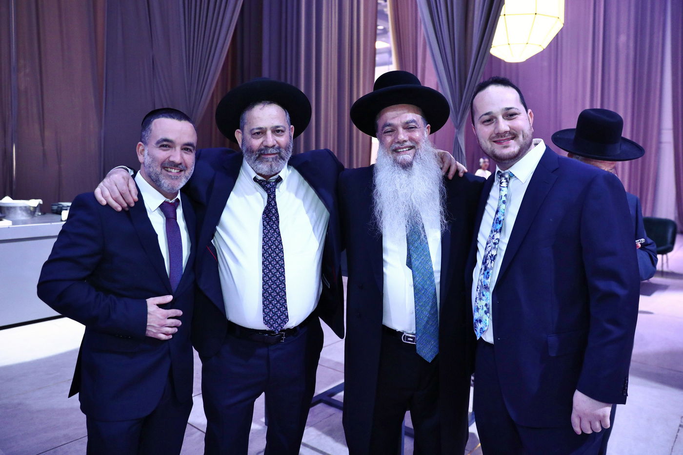 מזכה הרבים הרב יגאל כהן  חיתן את בתו הבכורה • תיעוד