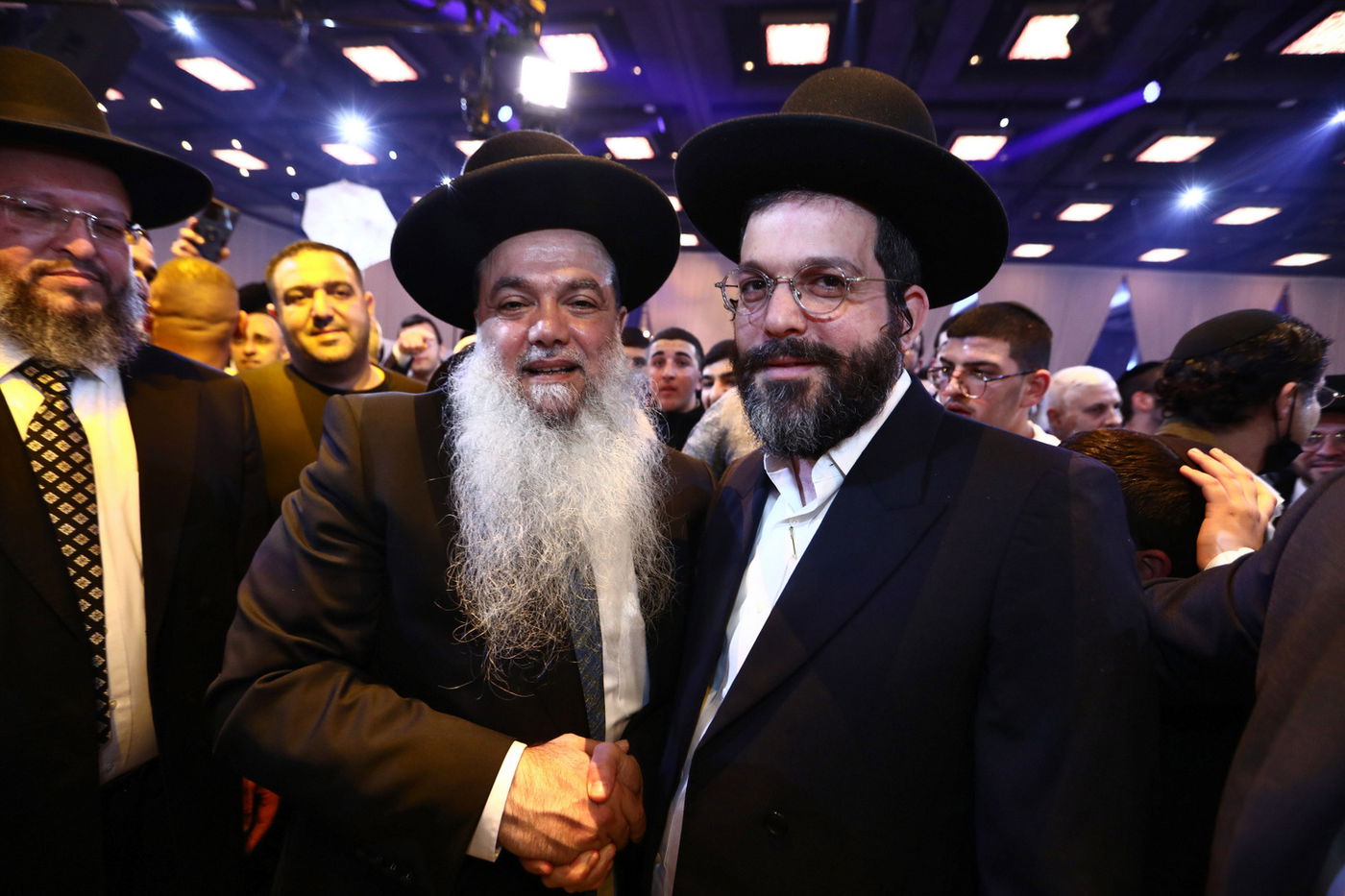 מזכה הרבים הרב יגאל כהן  חיתן את בתו הבכורה • תיעוד