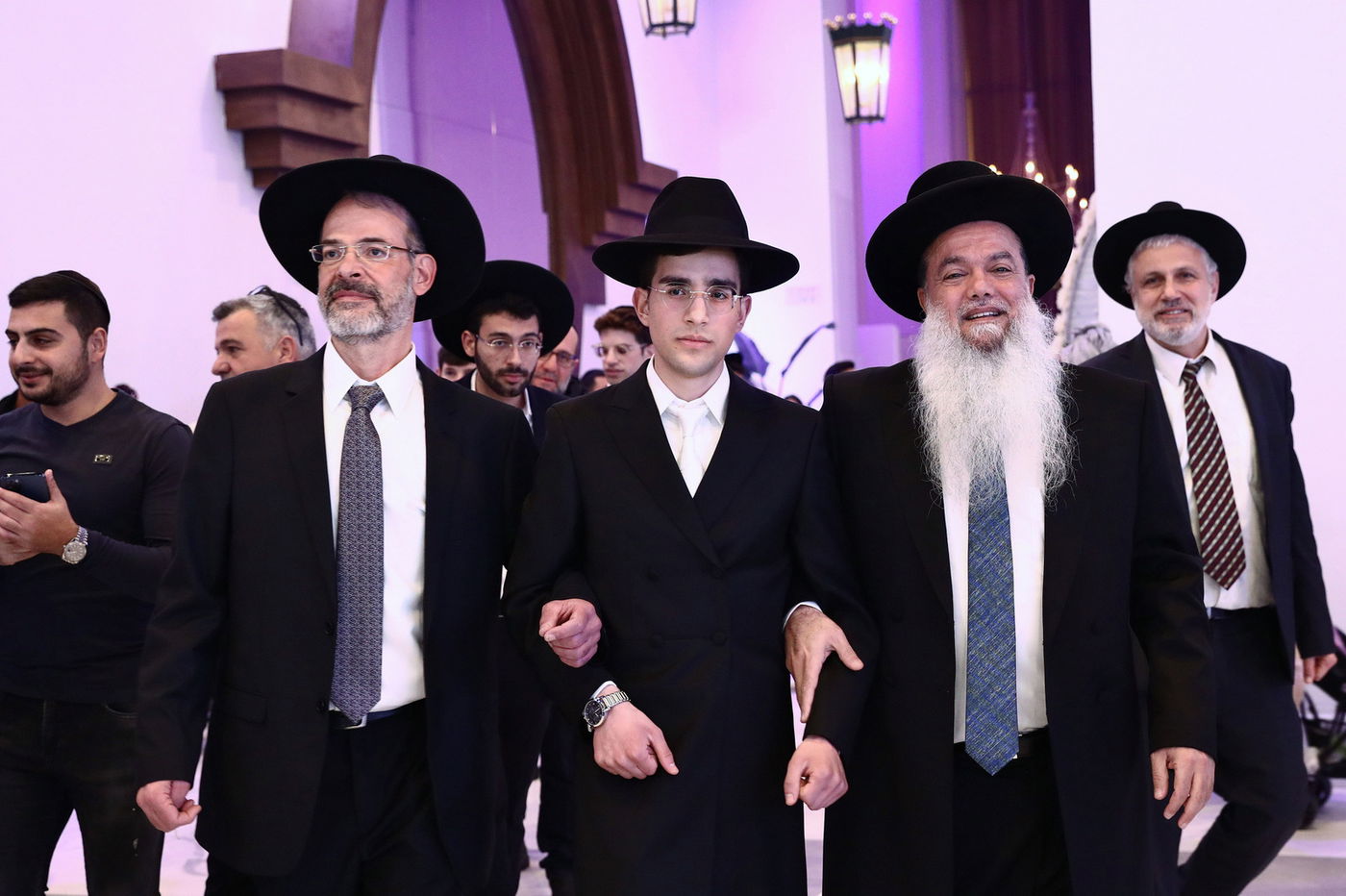 מזכה הרבים הרב יגאל כהן  חיתן את בתו הבכורה • תיעוד