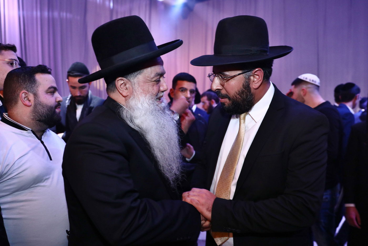 מזכה הרבים הרב יגאל כהן  חיתן את בתו הבכורה • תיעוד