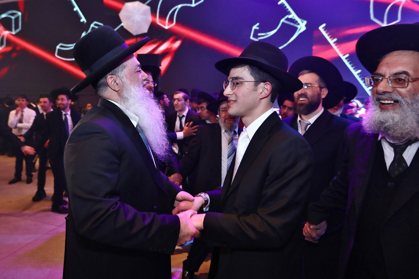 מזכה הרבים הרב יגאל כהן  חיתן את בתו הבכורה • תיעוד