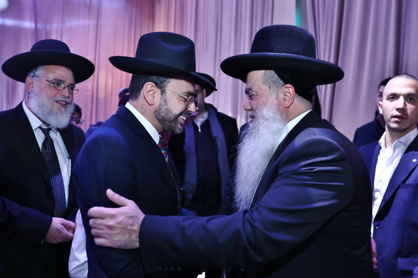 מזכה הרבים הרב יגאל כהן  חיתן את בתו הבכורה • תיעוד