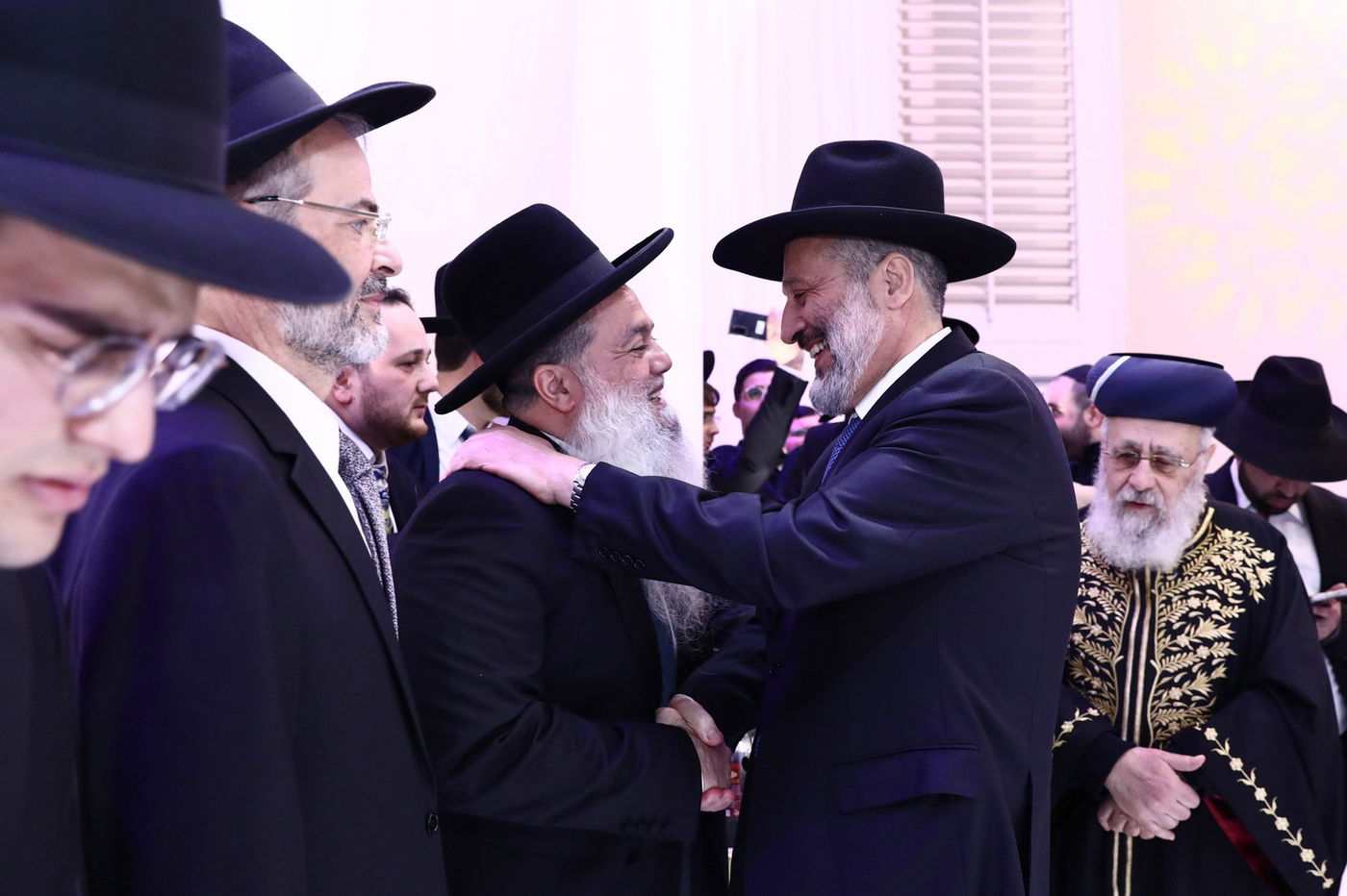 מזכה הרבים הרב יגאל כהן  חיתן את בתו הבכורה • תיעוד