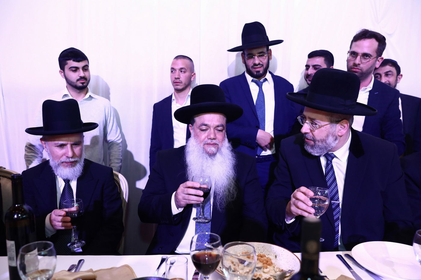 מזכה הרבים הרב יגאל כהן  חיתן את בתו הבכורה • תיעוד