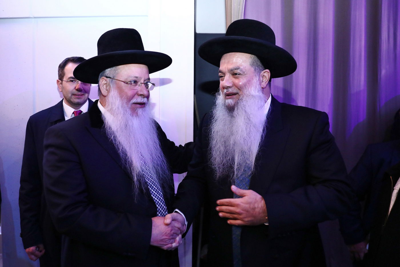 מזכה הרבים הרב יגאל כהן  חיתן את בתו הבכורה • תיעוד