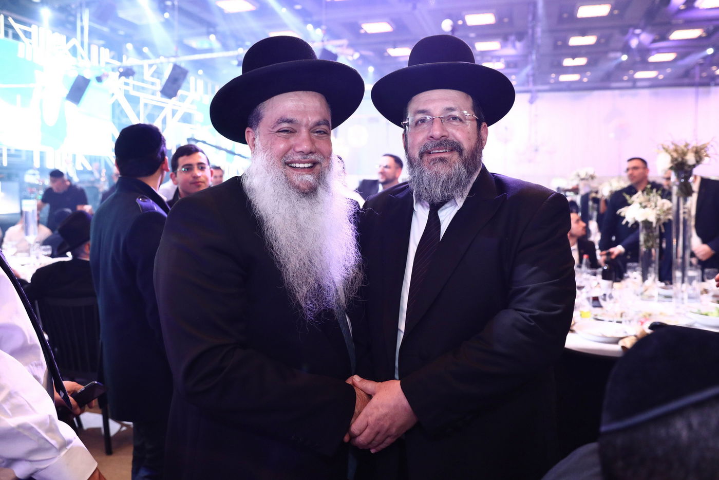 מזכה הרבים הרב יגאל כהן  חיתן את בתו הבכורה • תיעוד