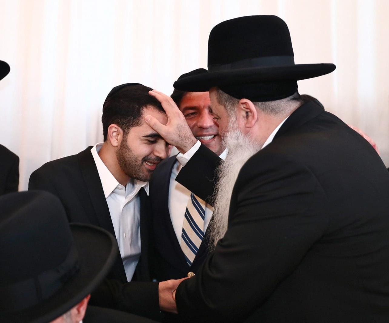 מזכה הרבים הרב יגאל כהן  חיתן את בתו הבכורה • תיעוד