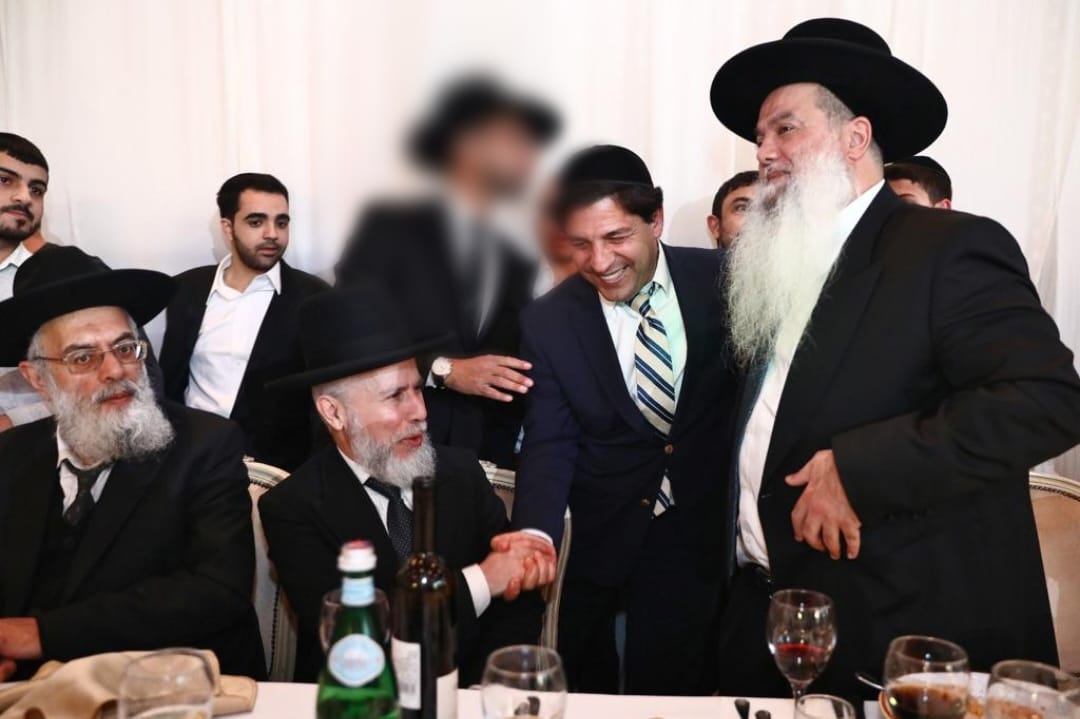 מזכה הרבים הרב יגאל כהן  חיתן את בתו הבכורה • תיעוד