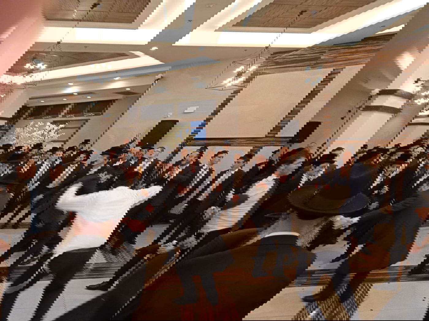 ראש הכולל החולה חיתן את בנו • תיעוד