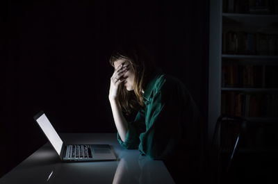 "כשבעלי נמצא בחדר אחר הוא צועק לי משם. זה משגע"