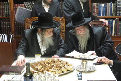 הרבי ואחיו במעמד ה'לחיים'