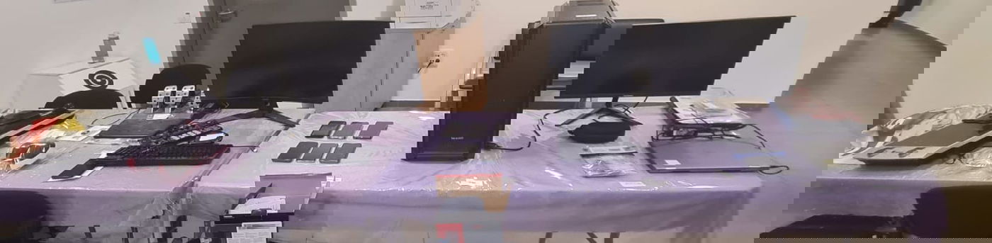 הפריטים שנמצאו אצל החשוד