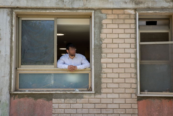 "...מזמן לא שיתף אותה ברגשותיו ובחלומותיו..."