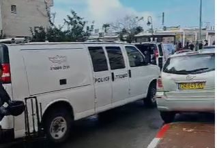 מחוץ לחצר הבית, היום