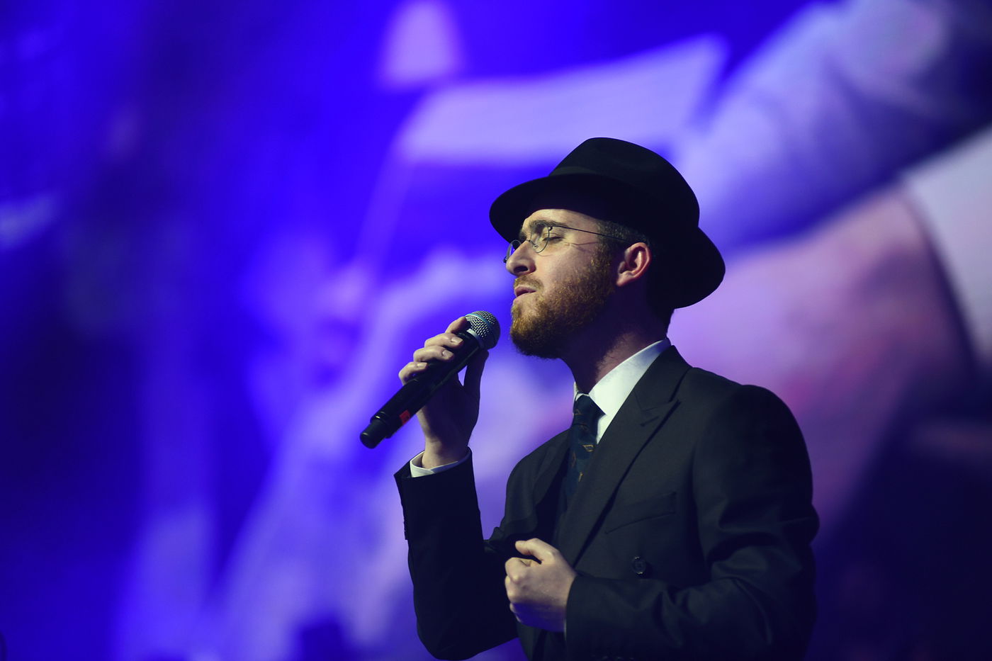 דרשו ה' ועוזו: רבבות חגגו את סיום 'הדף היומי בהלכה'; צפו