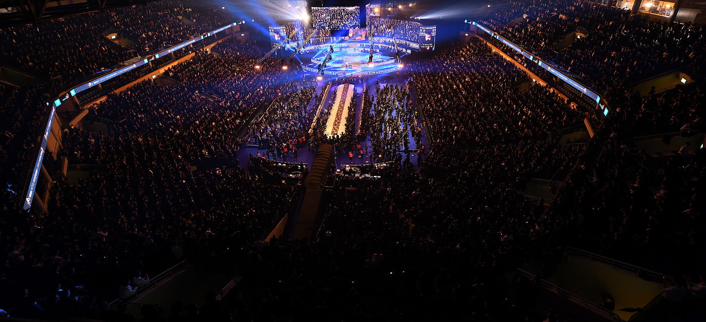 דרשו ה' ועוזו: רבבות חגגו את סיום 'הדף היומי בהלכה'; צפו