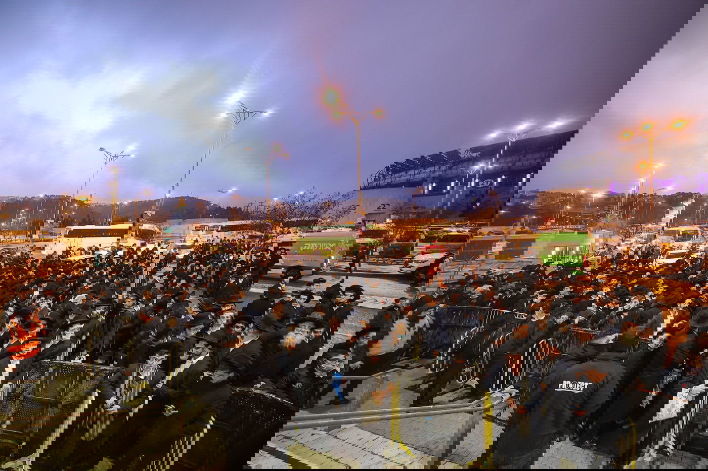 דרשו ה' ועוזו: רבבות חגגו את סיום 'הדף היומי בהלכה'; צפו