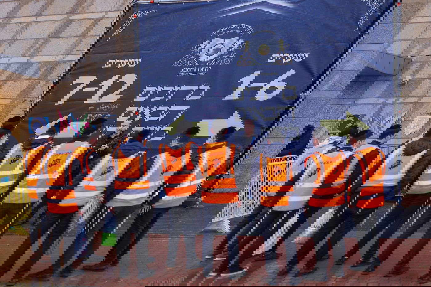 דרשו ה' ועוזו: רבבות חגגו את סיום 'הדף היומי בהלכה'; צפו